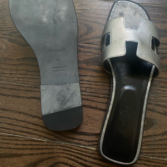 Hermes Oran Sandals; hardly worn, comes with dust bag & box - Picture 4 of 5